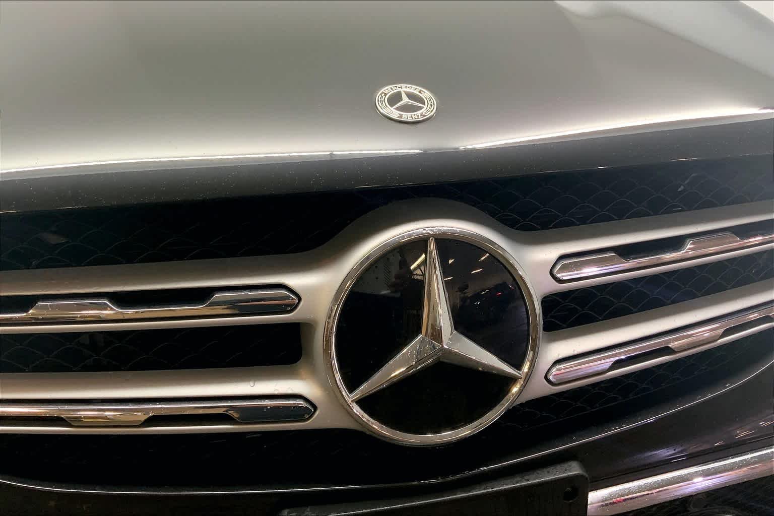 Used 2021 Graphite Grey Metallic Mercedes-Benz GLC 300 image 32