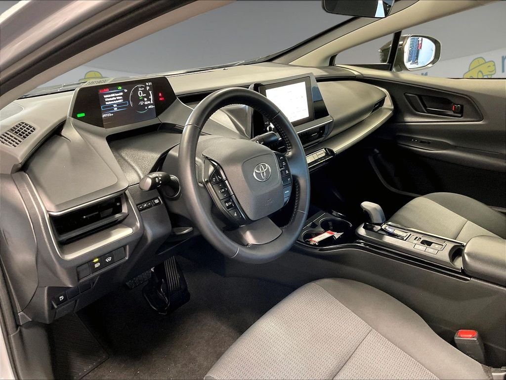 Used 2025  Toyota LE image 8