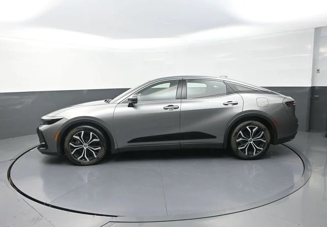 Used 2023  Toyota XLE image 4