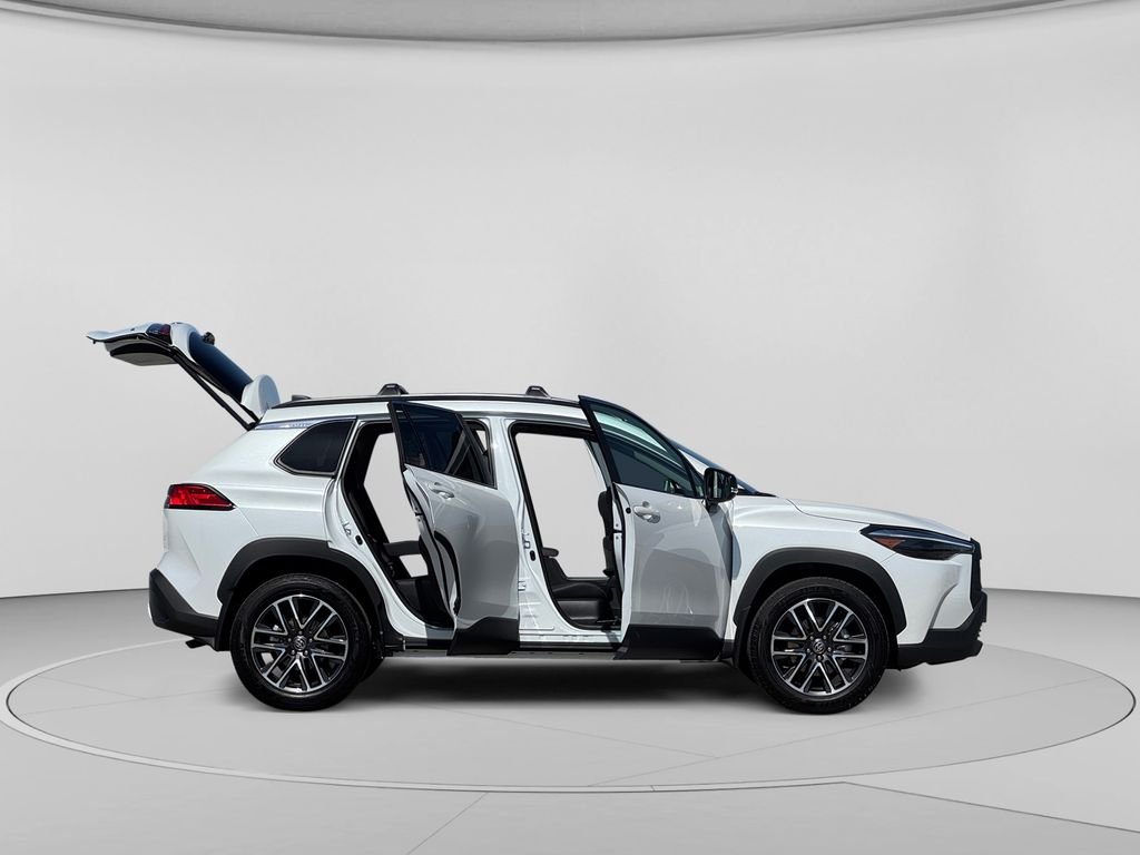 Used 2026 Pearl Toyota XLE image 29
