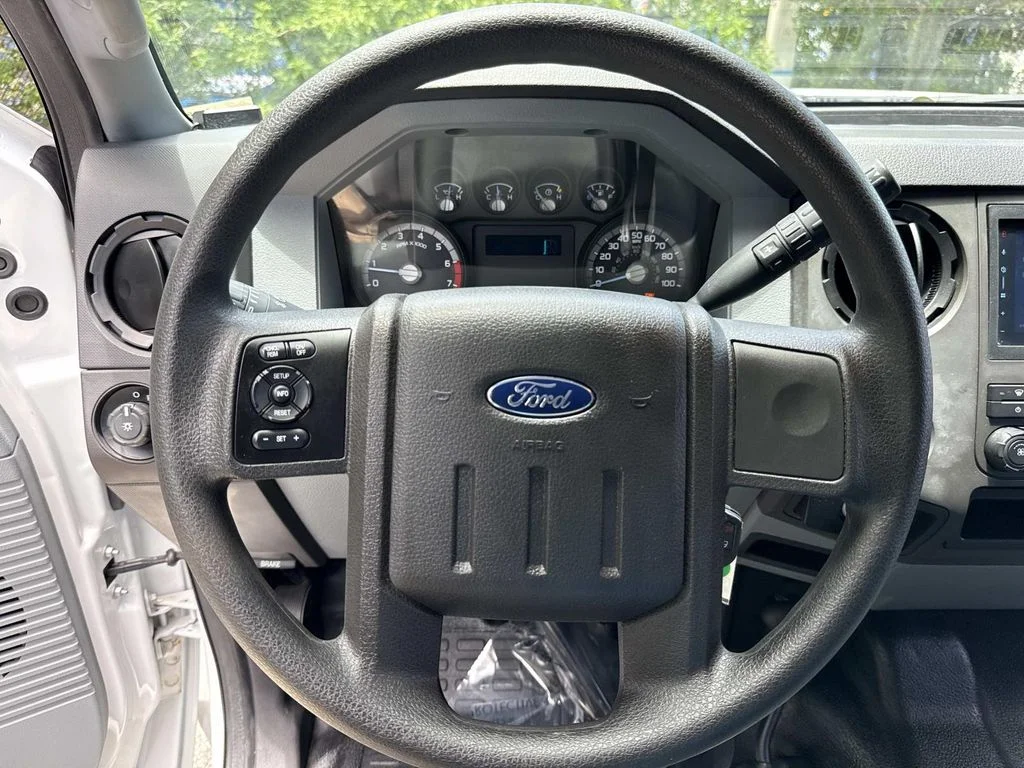 Used 2016 White Ford XL image 41