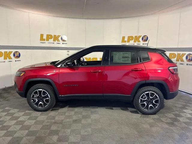 New 2026 Red Hot Pearl-Coat Exterior Paint Jeep Trailhawk image 8