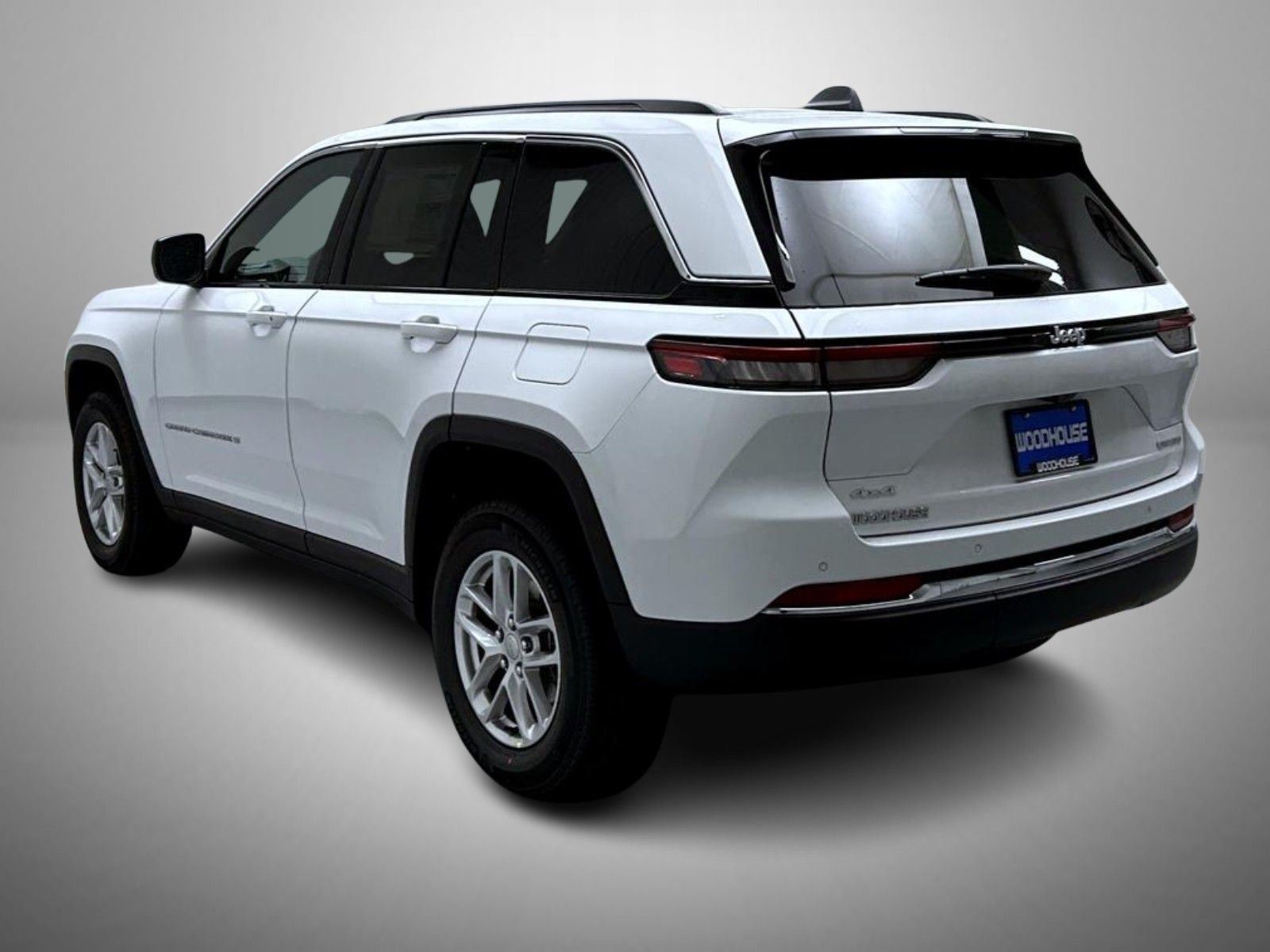 New 2026 Bright White Clear-Coat Exterior Paint Jeep Laredo X image 7