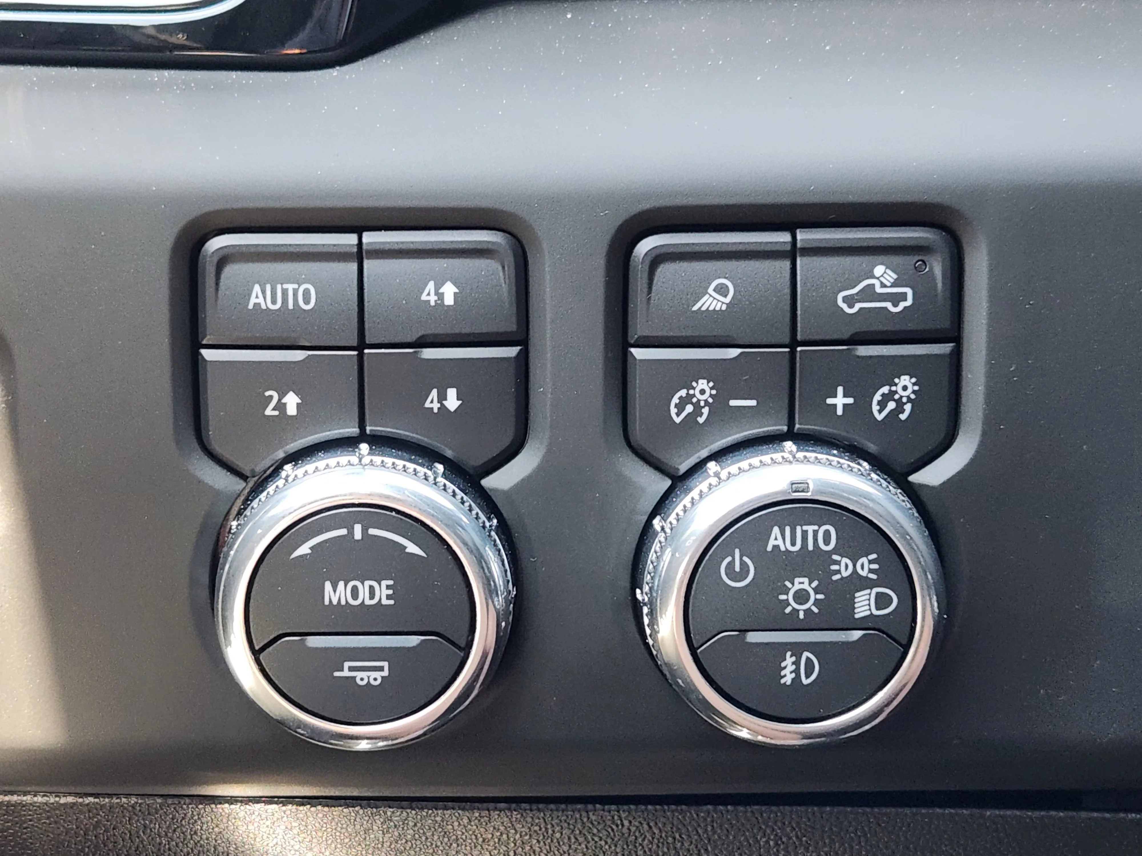 Used 2025 Summit White GMC AT4 image 23