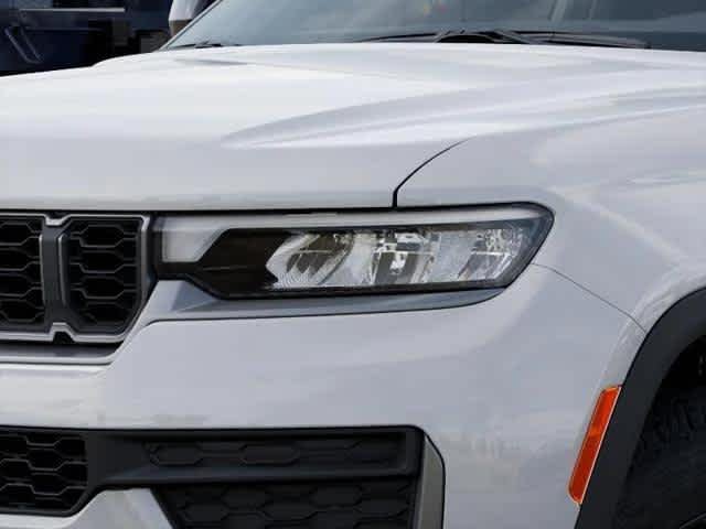 New 2026 Bright White Clear-Coat Exterior Paint Jeep Laredo Altitude image 6