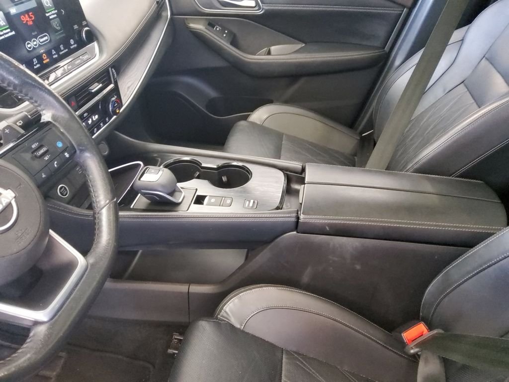 Used 2023 White Nissan Platinum image 23