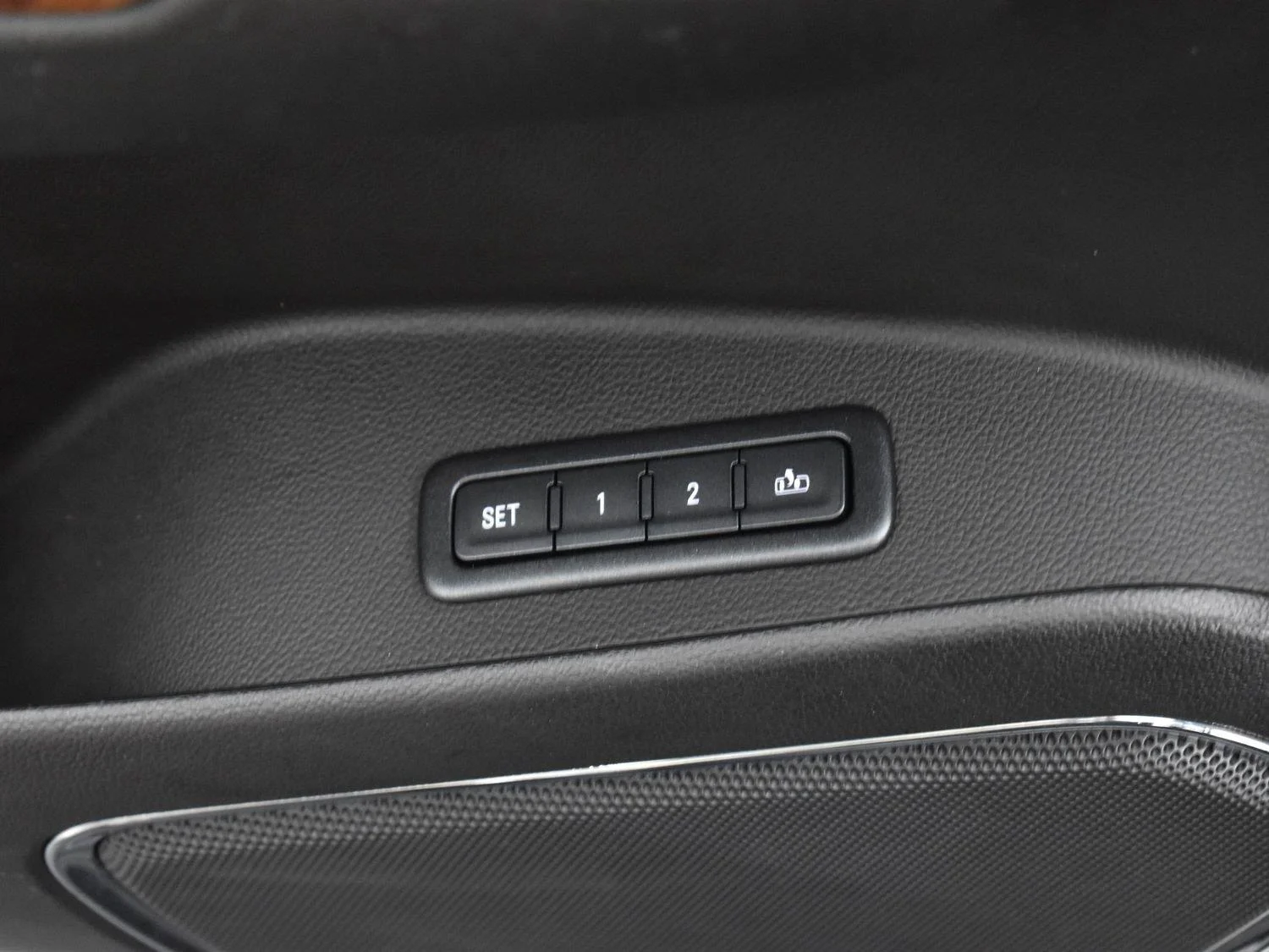 Used 2018 Black Chevrolet Premier image 13