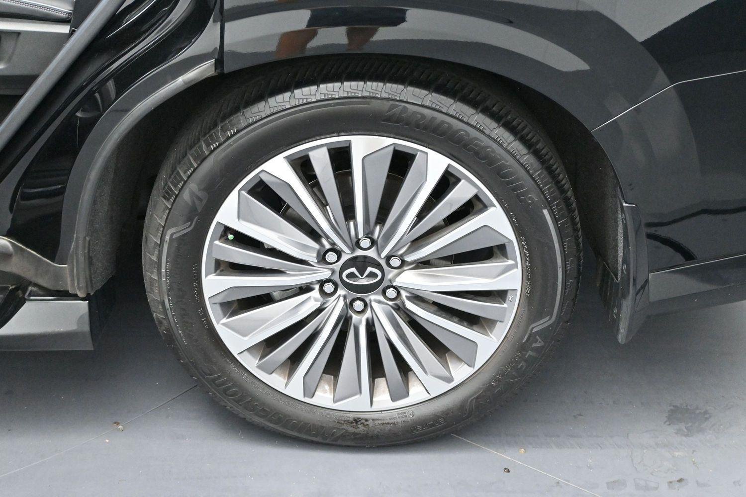 Used 2025 Black Obsidian INFINITI LUXE image 33