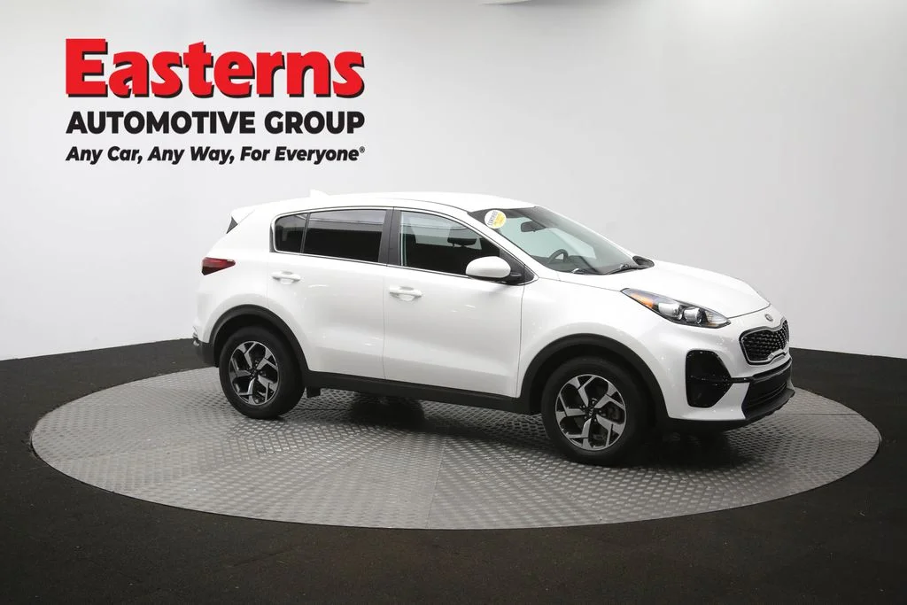Used 2022 White Kia LX image 41