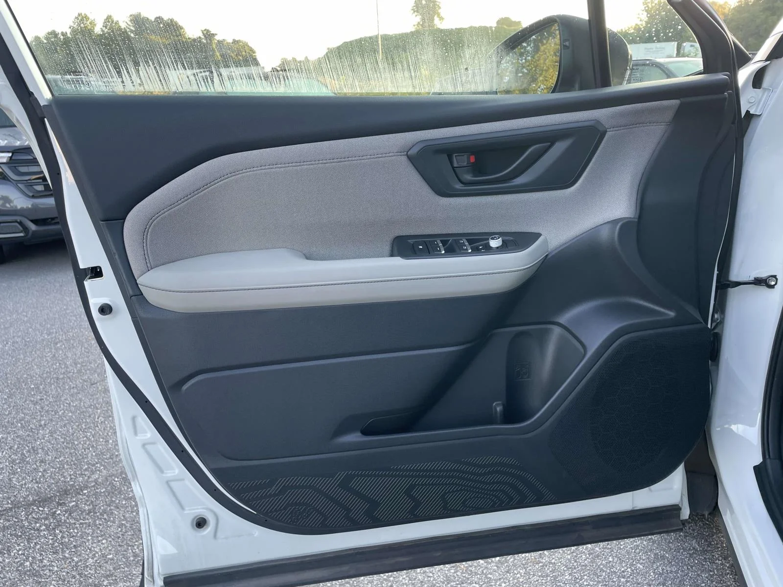 Used 2025 Crystal White Pearl Subaru Premium Hybrid image 5
