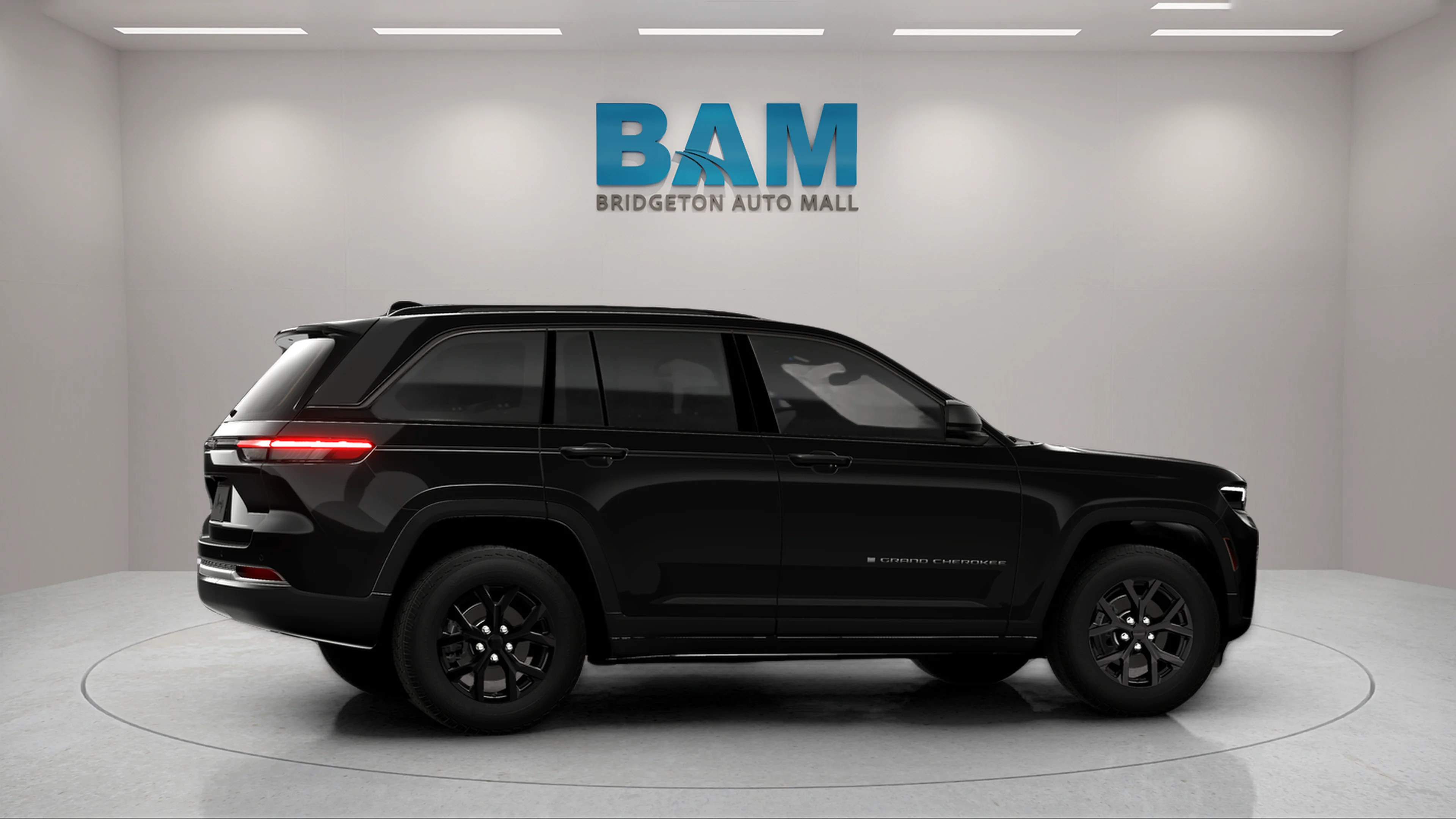 New 2026 Diamond Black Crystal Pearl-Coat Exterior Paint Jeep Laredo Altitude image 4