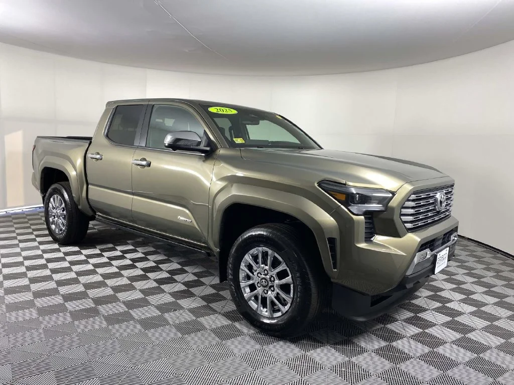 Used 2025 Bronze Toyota Limited image 1