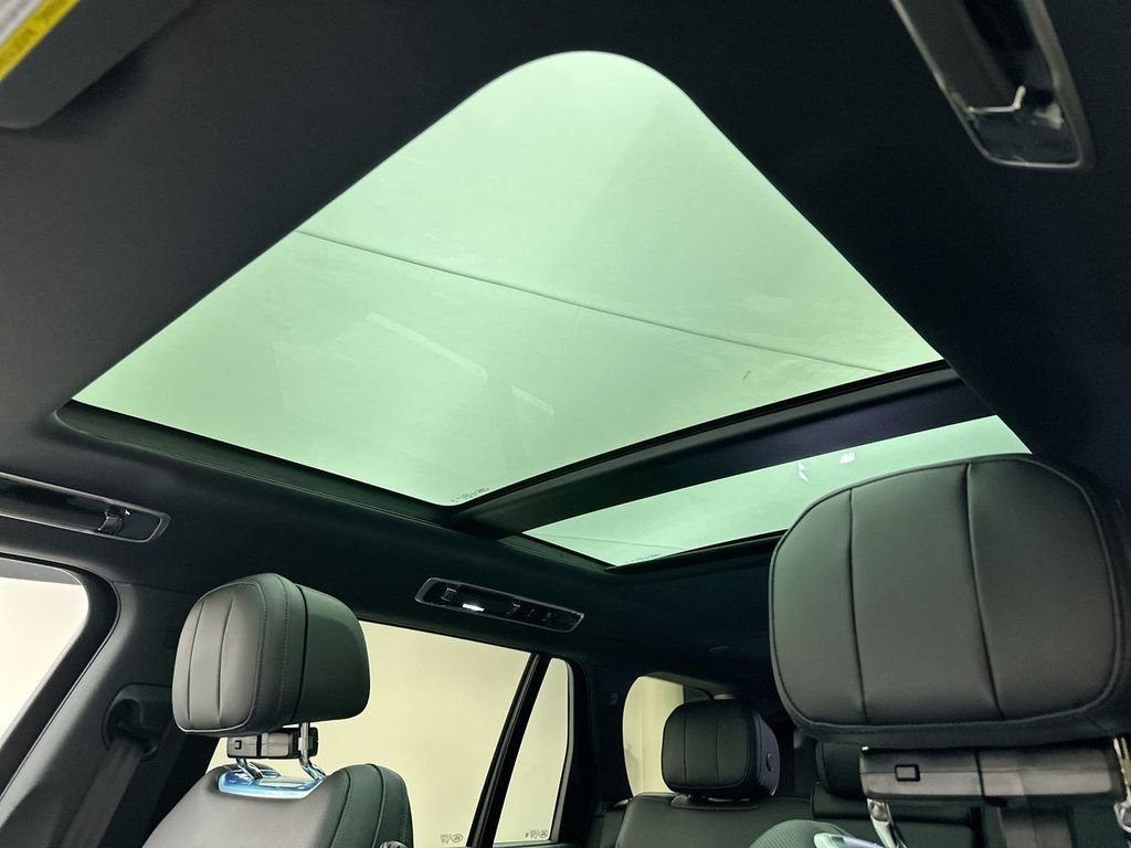 New 2027 Fuji White Land Rover SE image 11