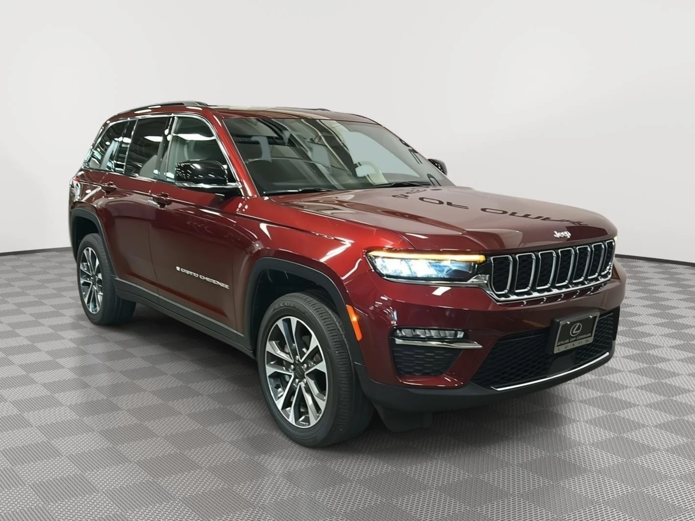 Used 2024 Velvet Red Pearlcoat Jeep Limited image 1