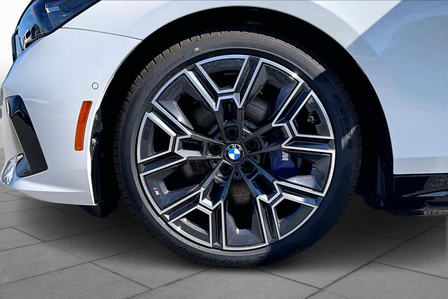 New 2026 Mineral White Metallic BMW eDrive40 image 11