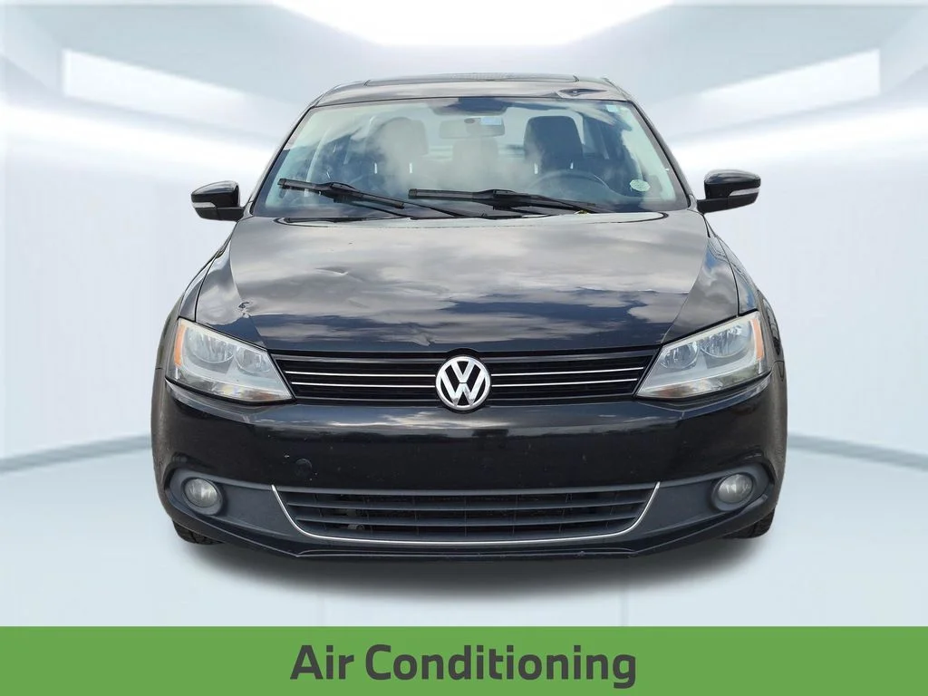Used 2013 Black Volkswagen SEL image 11