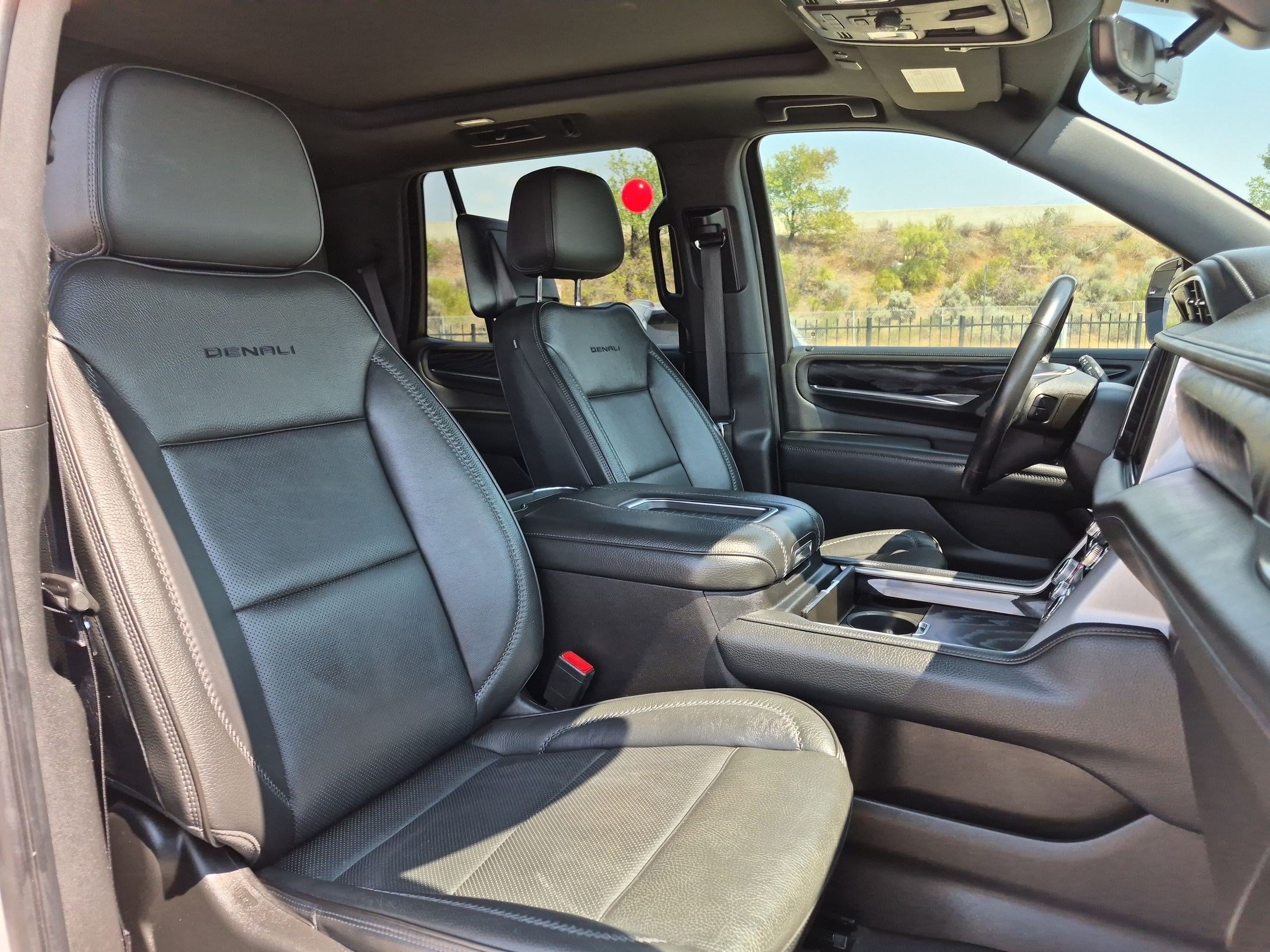 Used 2021 WHITE FROST TRICOAT GMC Denali image 29