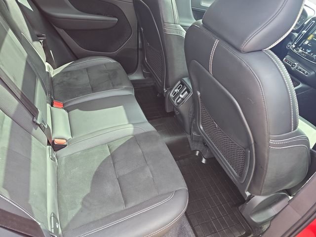 Used 2019 Red Volvo R-Design image 13