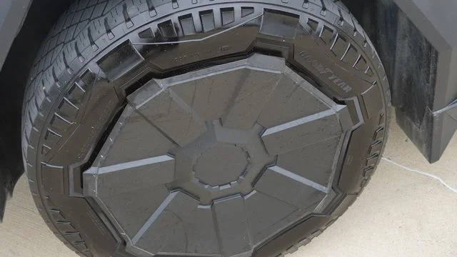 2024 Tesla Cybertruck Base - Photo 10