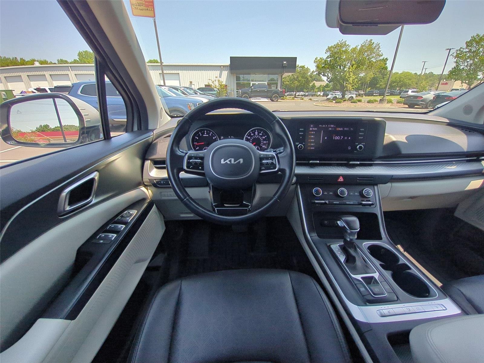 Used 2022 Silky Silver Kia LXS image 33
