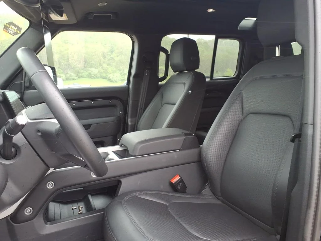 Used 2025  Land Rover S image 10