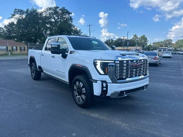 Used 2025 White GMC Denali image 6