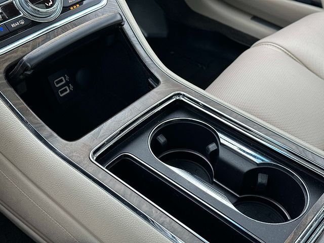 Used 2017 Green Lincoln Select image 31