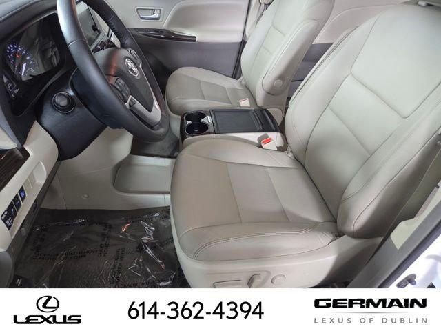 Used 2017 White Toyota XLE image 17