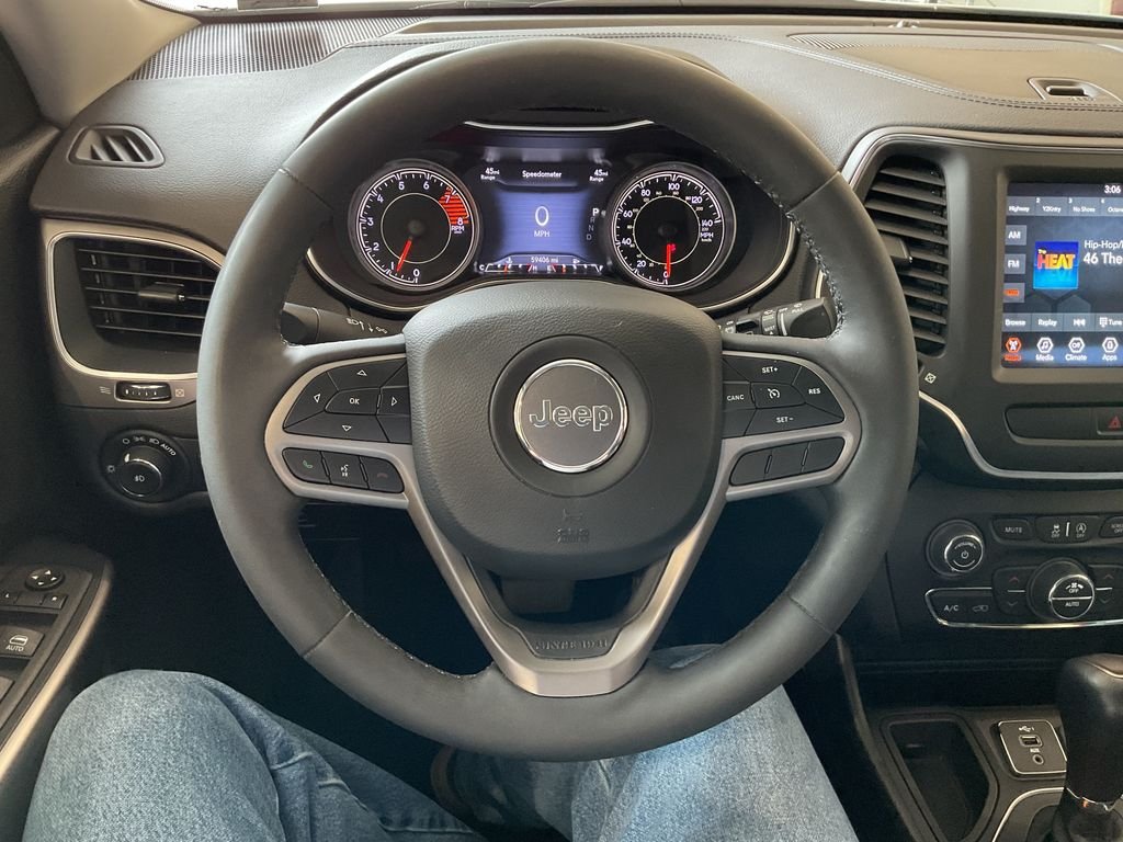 Used 2022 White Jeep Latitude Lux image 20