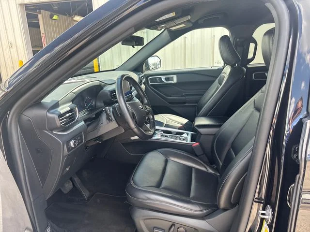 Used 2020 Black Ford XLT image 9