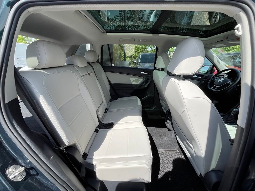 Used 2019 Green Volkswagen 2.0T SEL image 27