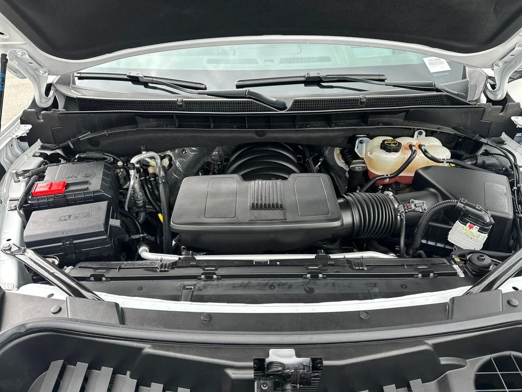 Used 2025 White GMC AT4 image 17