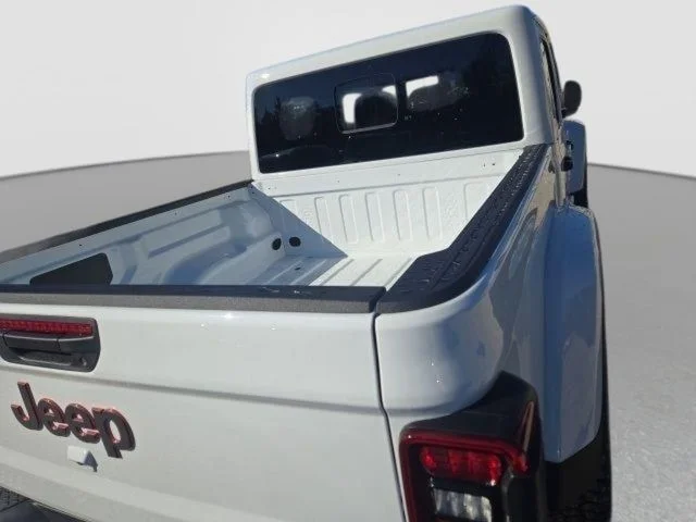 New 2026 Bright White Clear-Coat Exterior Paint Jeep Mojave image 6