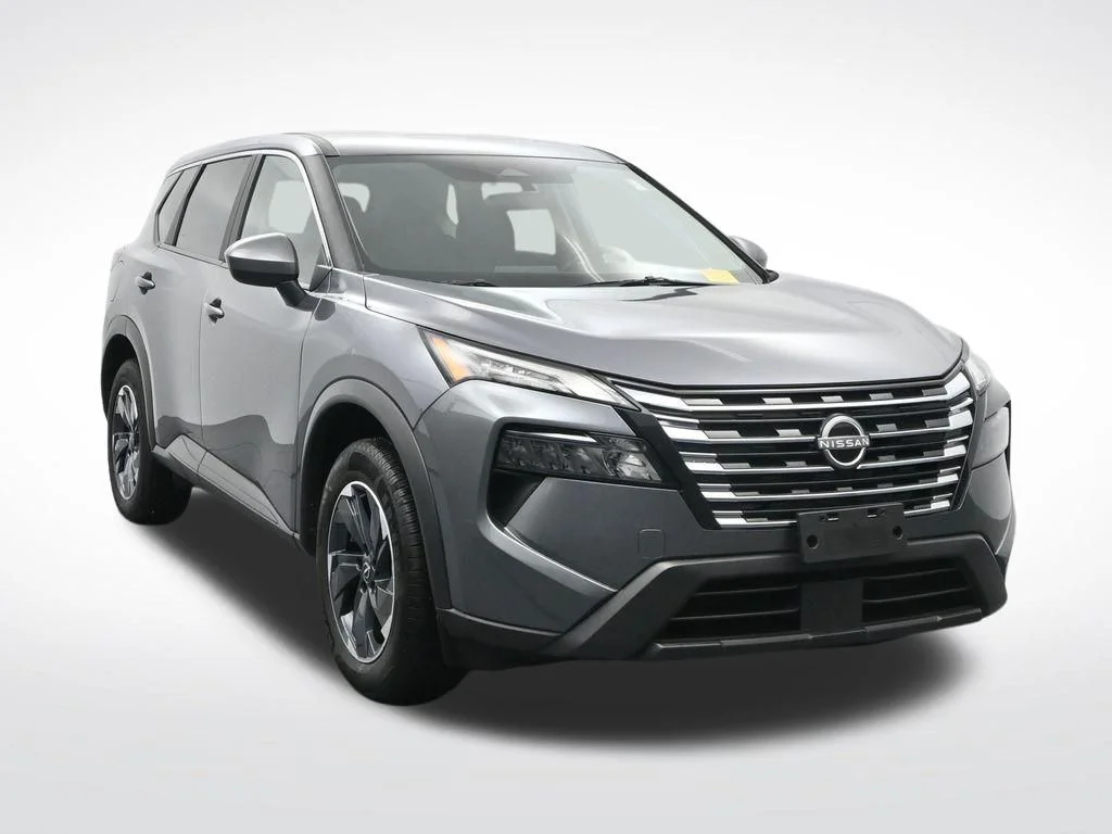 Used 2025 Gray Nissan SV image 3