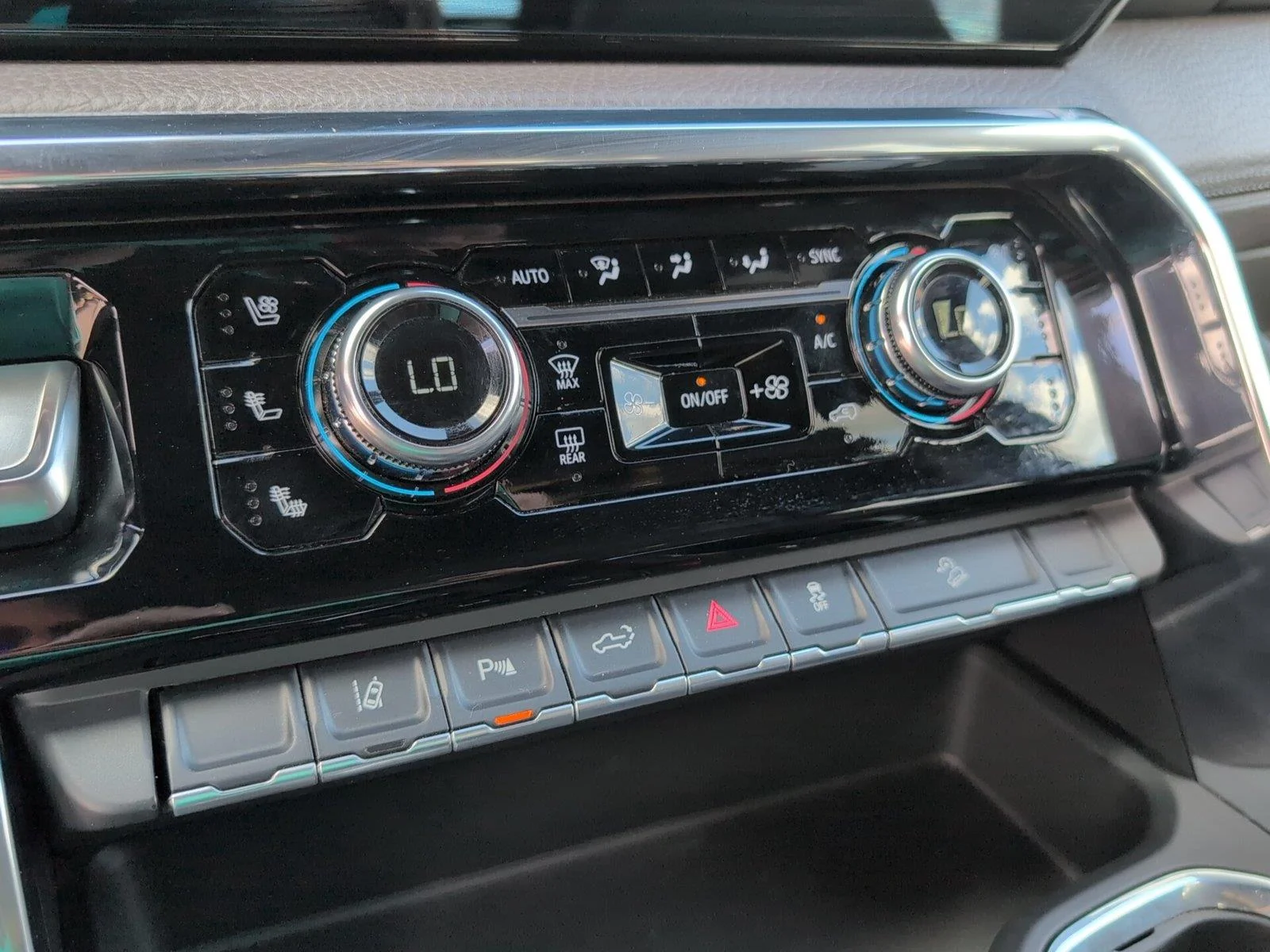 Used 2025 Sterling Metallic GMC Denali image 19
