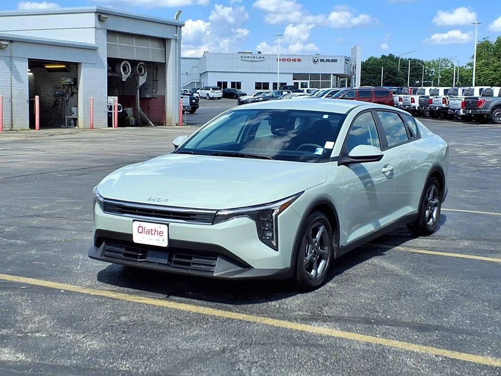 Certified Used 2025 Blue Kia LXS image 2
