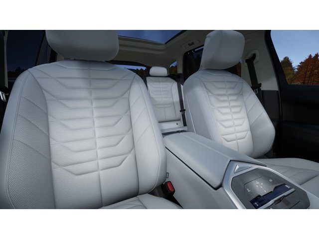 New 2027 Tanzanite Blue II Metallic BMW 40 xDrive image 11