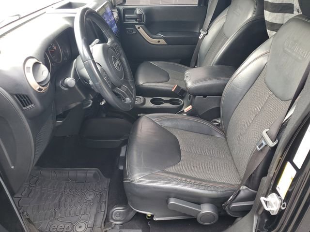 Used 2017 Black Jeep Unlimited Sahara image 5