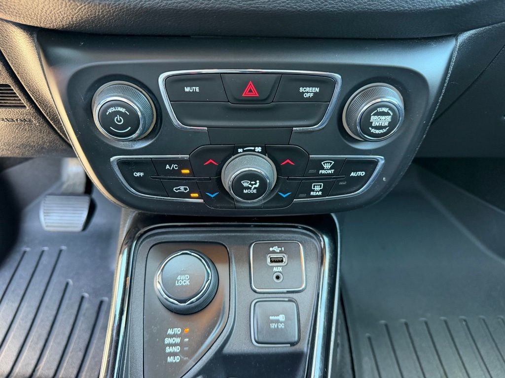 Used 2020 White Clearcoat Jeep Limited image 23
