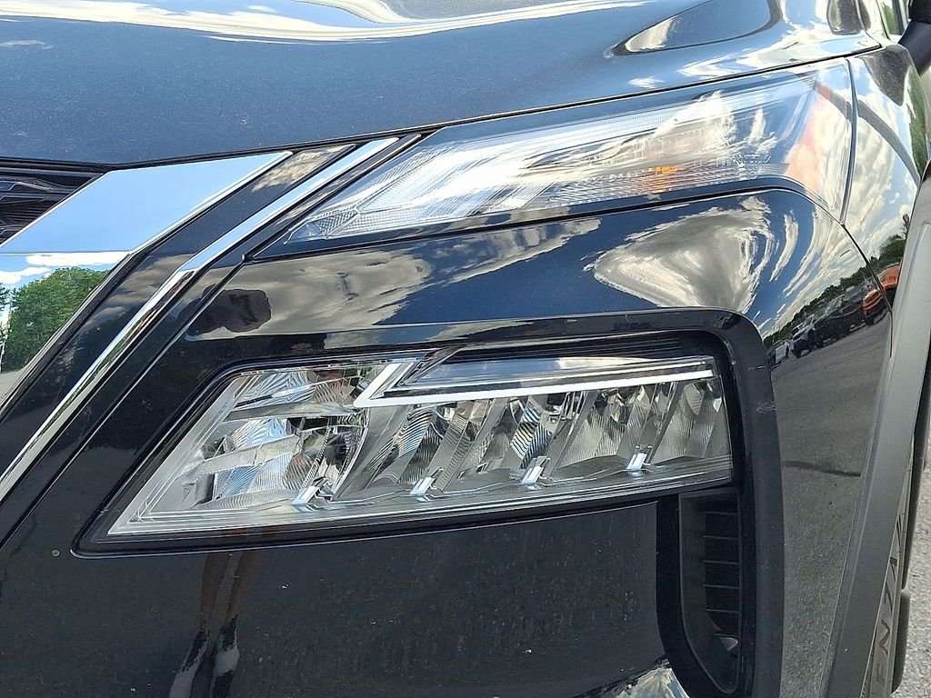 Used 2023 Black Nissan SV image 9