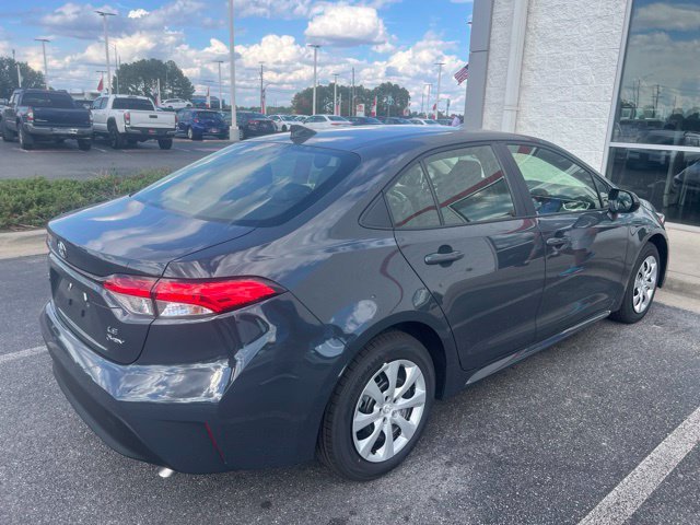 Used 2027  Toyota LE image 4