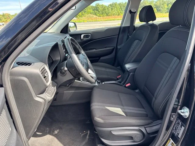 Used 2025  Hyundai SEL image 7