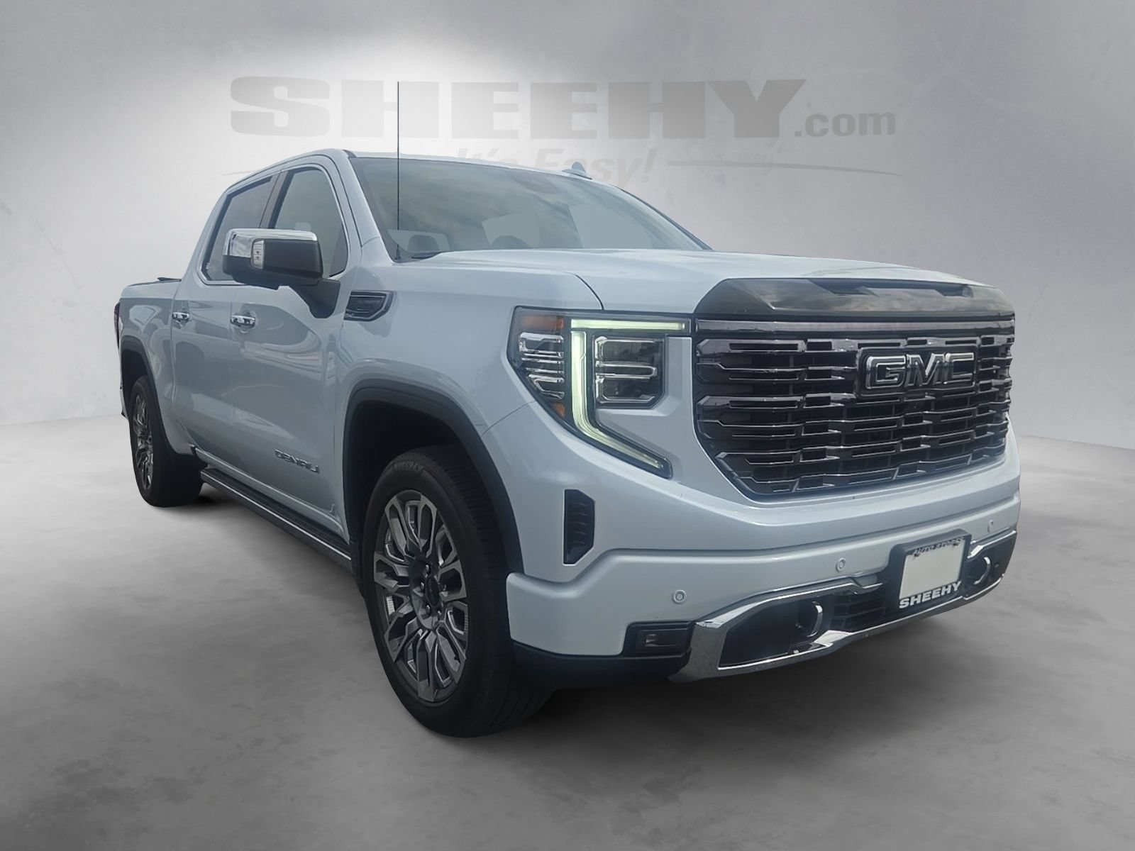 Used 2026 Glacier White Tricoat GMC Denali Ultimate image 2
