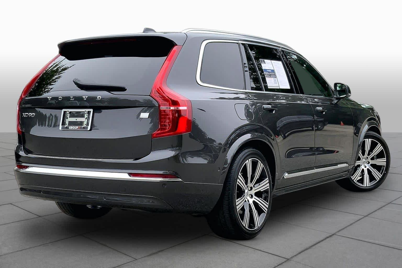 Used 2024 Onyx Black Metallic Volvo Ultimate Bright Theme image 13