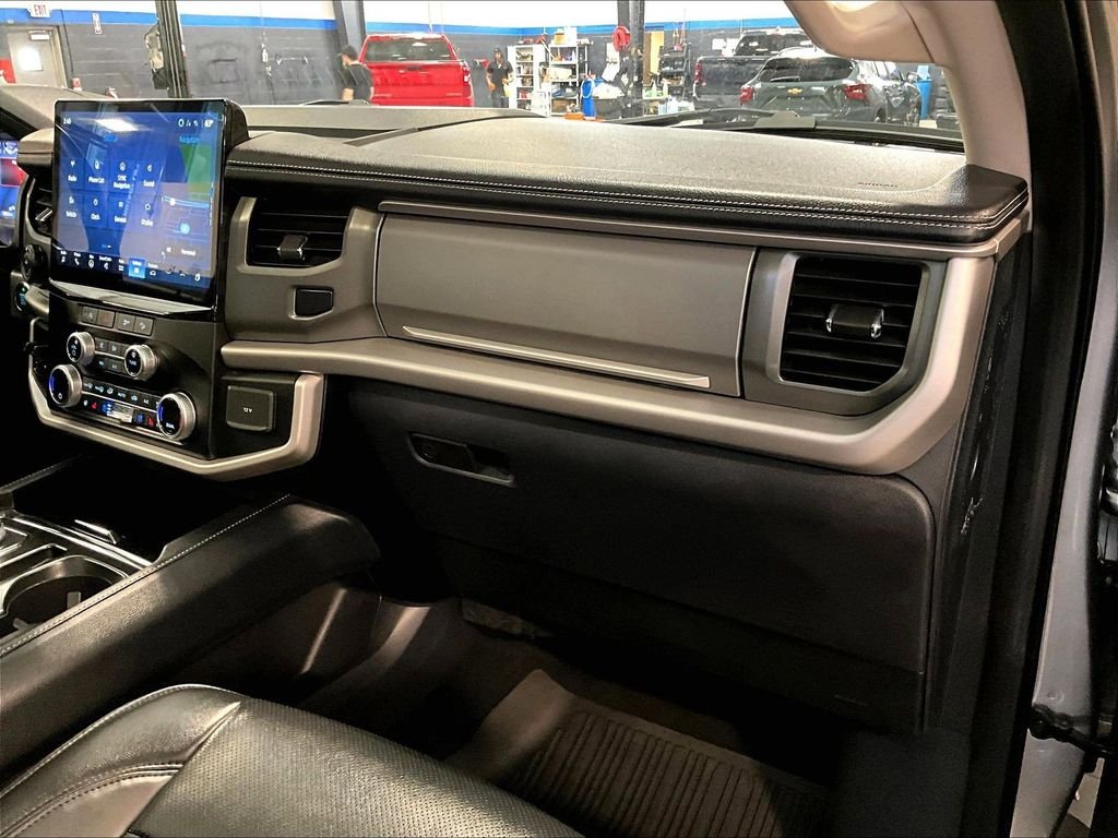 Used 2024 Silver Ford XLT image 13