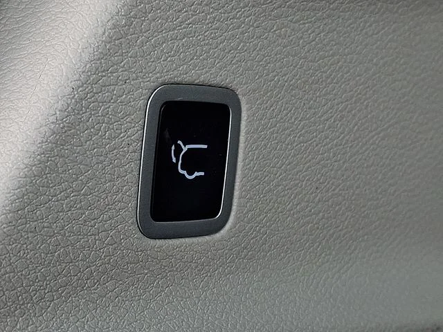 Used 2024 Silver Chrysler Touring L image 29