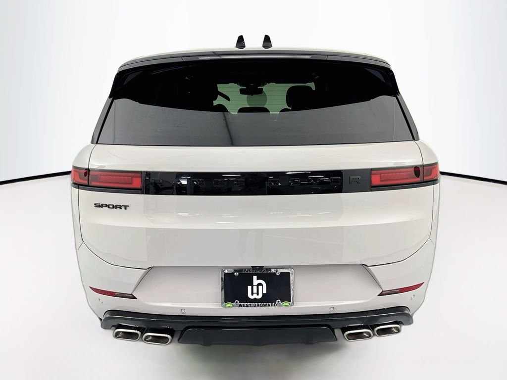 New 2026 Borasco Grey Land Rover Dynamic SE image 6