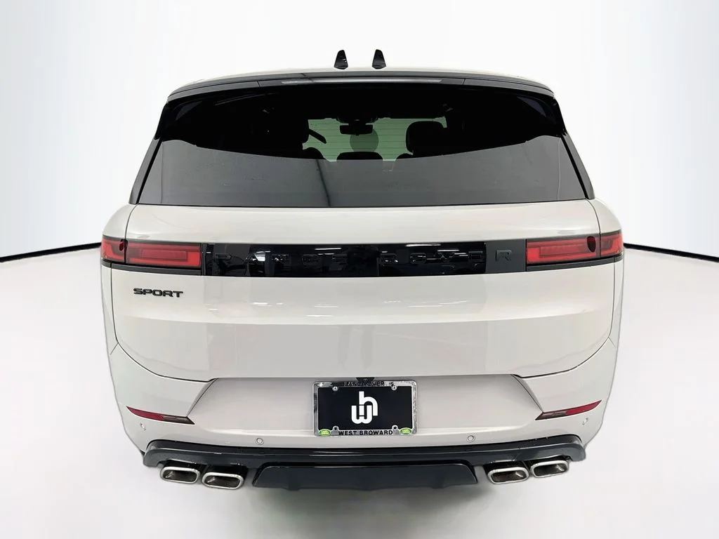 New 2026 Borasco Grey Land Rover Dynamic SE image 6