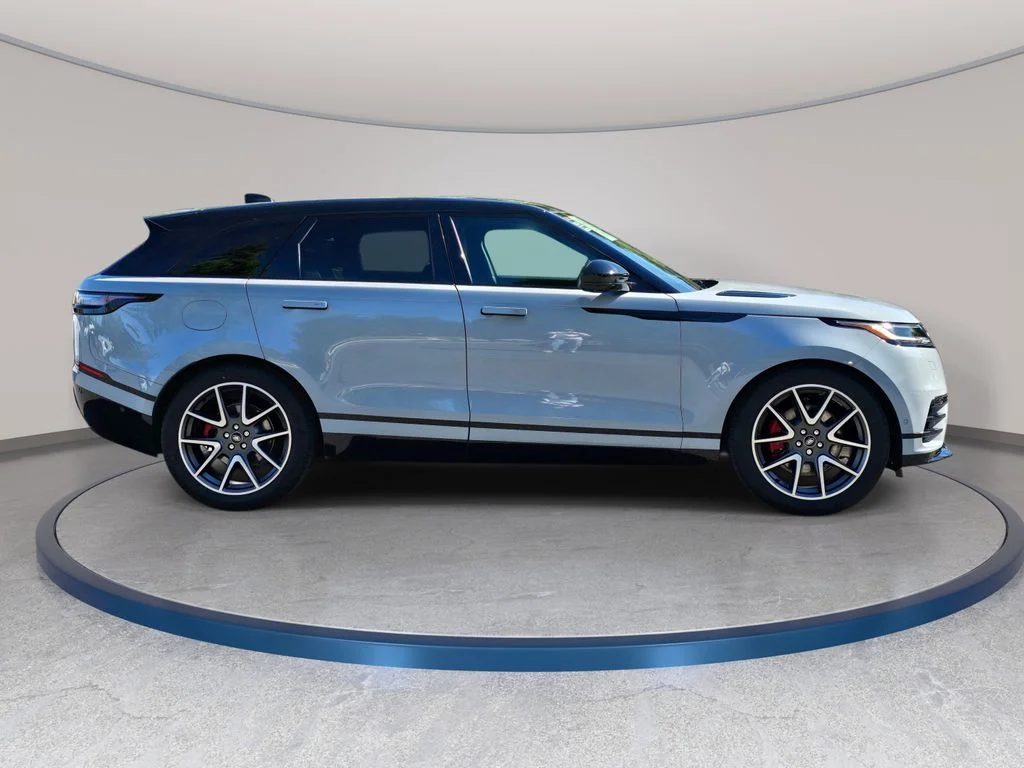 Certified Used 2025 Gray Land Rover Dynamic SE image 4