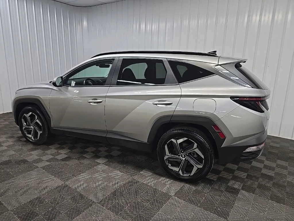 Used 2024 Silver Hyundai SEL Convenience image 4